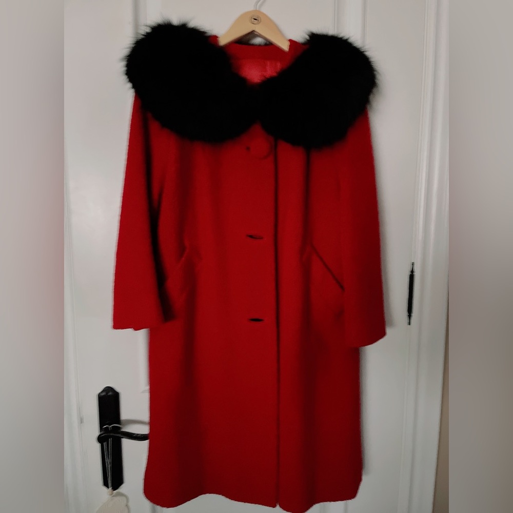 Coat with fur